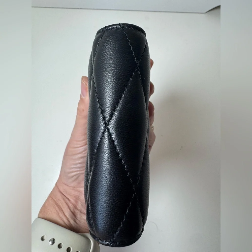 Jimmy Choo Women’s Black Quilted Leather Card Case Folding Wallet COA